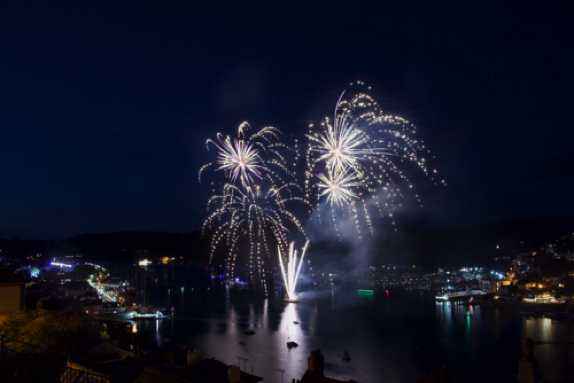 26 August 2023 - 21:08:47

--------------------------
Dartmouth Regatta fireworks